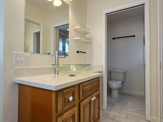 Building Photo - Spacious Tri-Level Home, 11.5kW Solar, 30kW Backup Batteries, Car Charger, A/C, Remodeled Inside ...