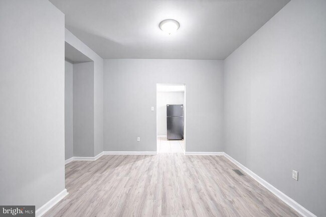 Building Photo - 48 E Scott St