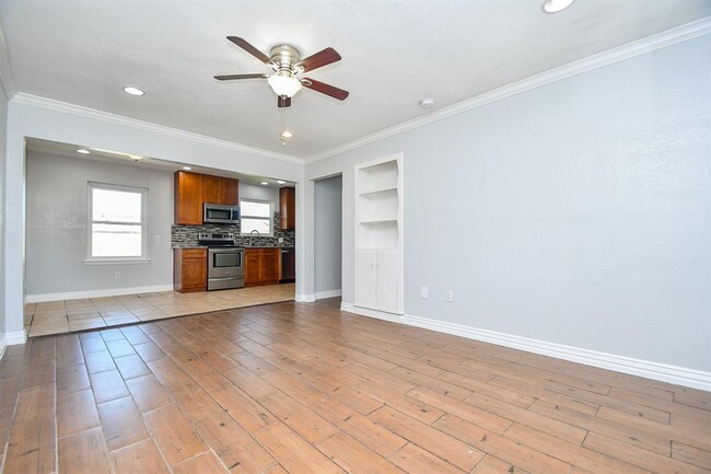 Building Photo - 455 Glenburnie Dr