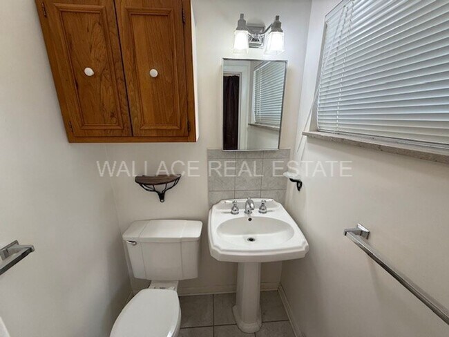 Building Photo - OAK RIDGE: 3 BEDROOM, 2.5 BATH HOME IN EMORY HEIGHTS