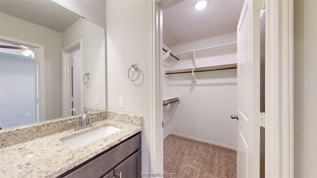 Building Photo - 803 Meadow Brook Dr