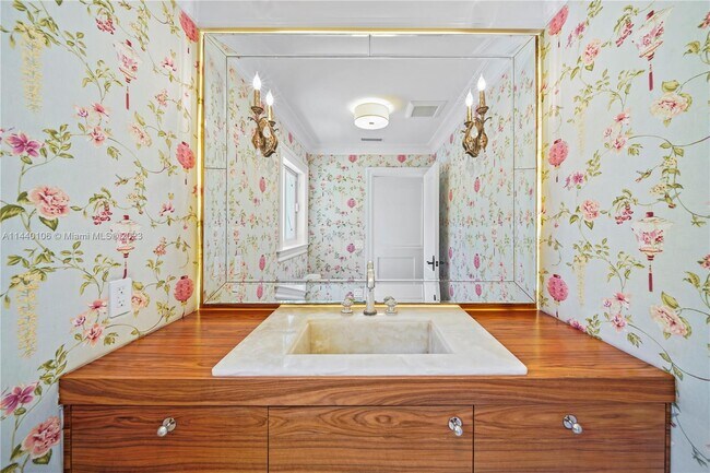 Building Photo - 9435 SW 100th St