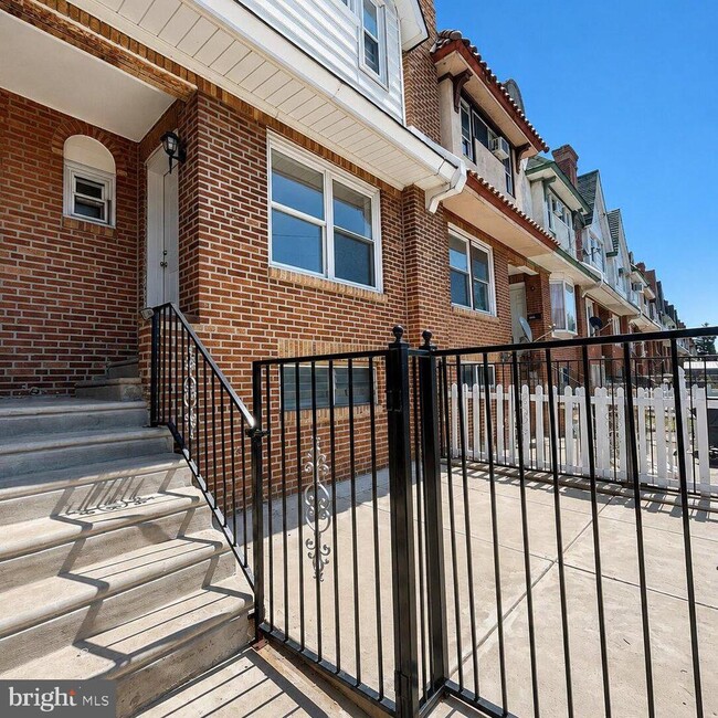 Building Photo - 1419 Lardner St