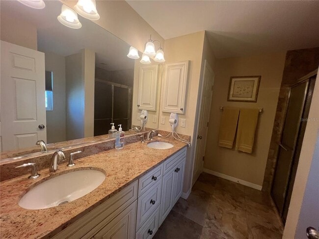 Building Photo - 12660 SW Lakeside Dr