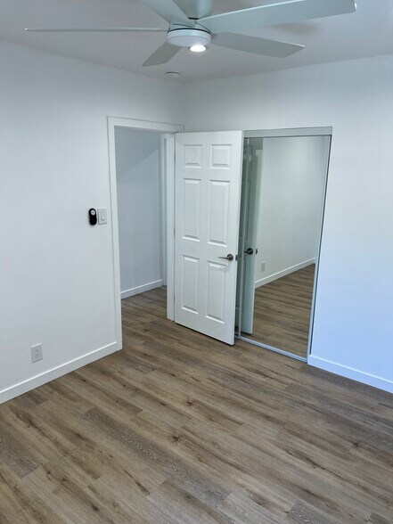 Building Photo - 12660 Oxnard St