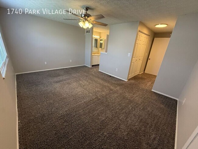 Building Photo - 1740 Park Village Dr