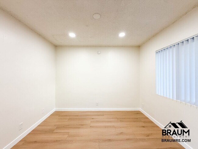 Building Photo - 13115 Oxnard St