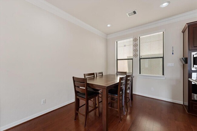 Building Photo - 5502 Lunia Ln