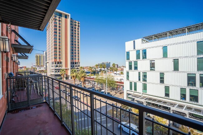 Building Photo - Downtown Condo