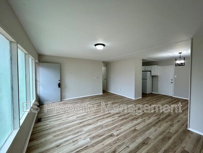 Building Photo - 4948 Patricia St