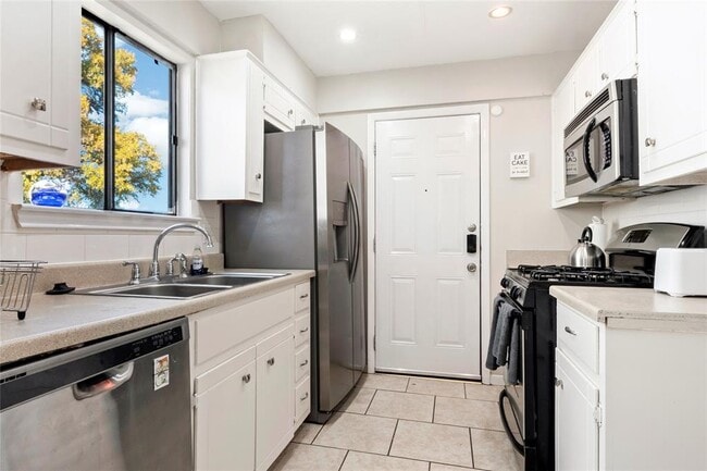 Building Photo - 3222 Tamarron Blvd