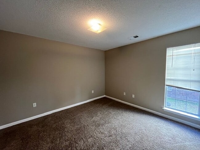 Building Photo - Renovated 3 Bedroom 2 Bath Home with 2 Car...