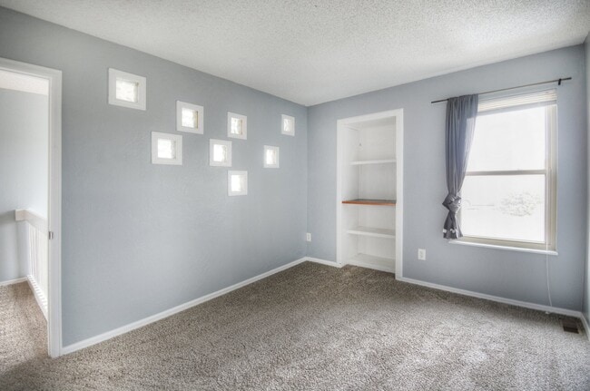 Building Photo - 464 W Rockrimmon Blvd