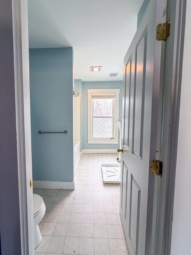 Building Photo - 24 Hill St