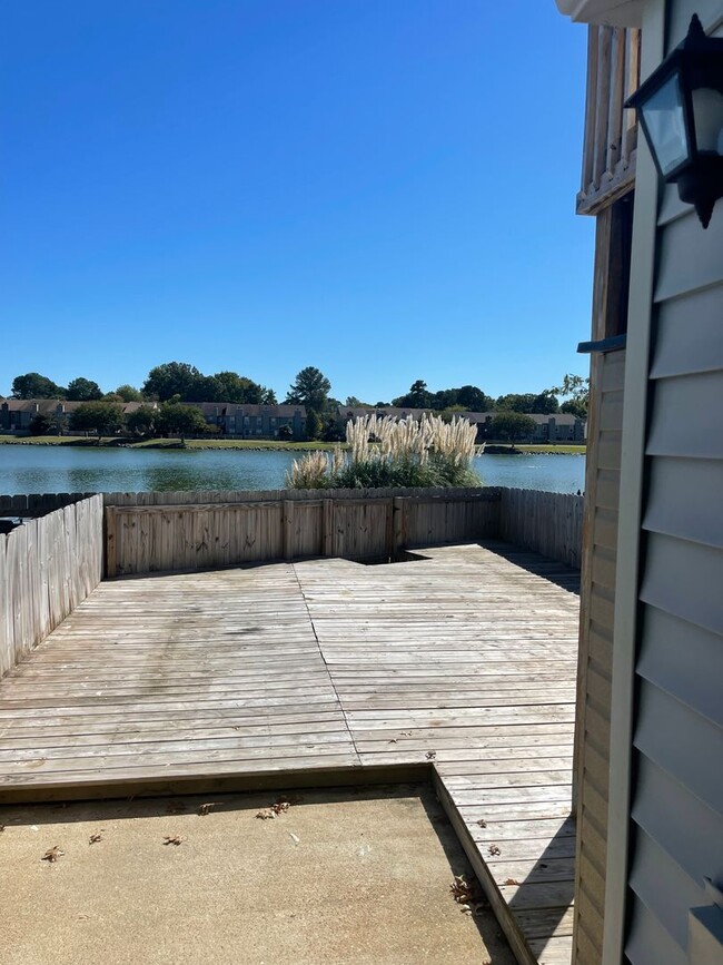 Building Photo - KEMPSVILLE LAKEFRONT TOWNHOUSE FOR RENT!