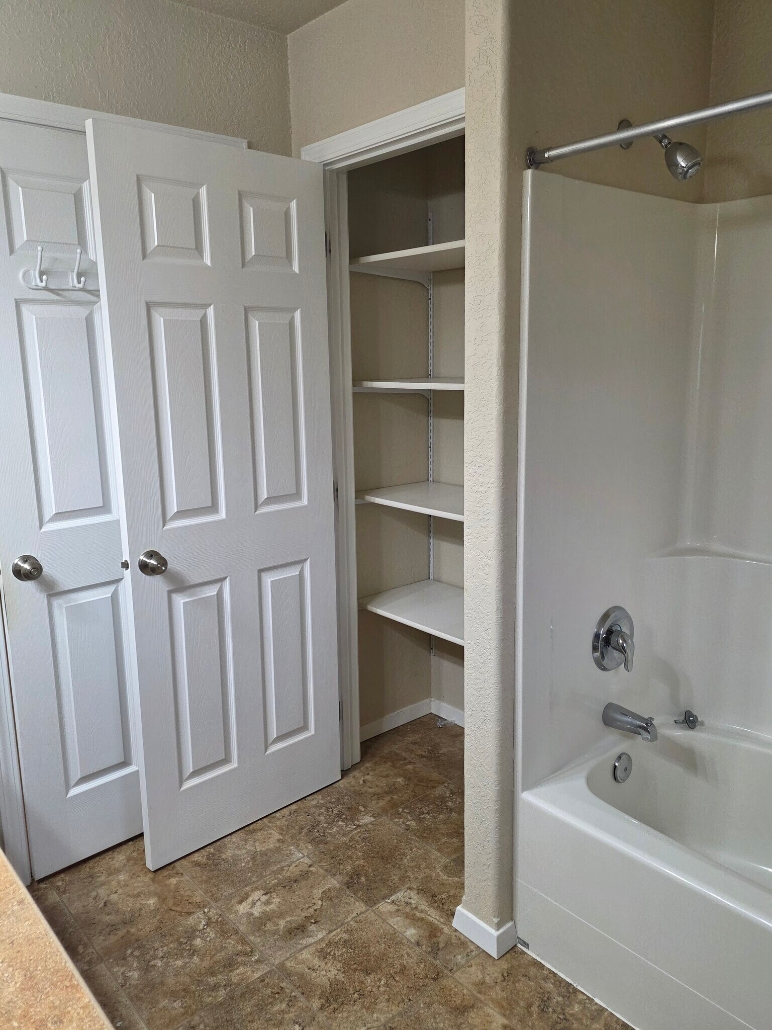 Building Photo - 208 Sunset Ln