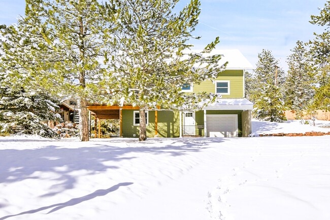 Building Photo - 28585 Evergreen Manor Dr