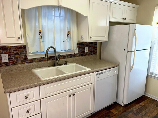 Building Photo - 111 Bennington Ln