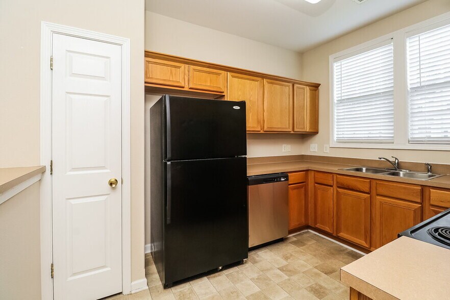Building Photo - 8248 Carob Tree Ln