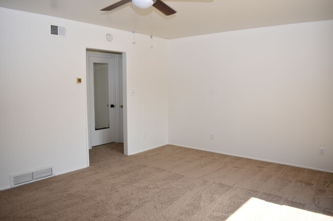 Building Photo - 512-516 N CITRUS AVENUE