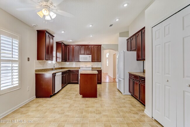 Building Photo - 608 Birchbark Trail