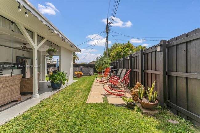 Building Photo - 9530 Jamaica Dr