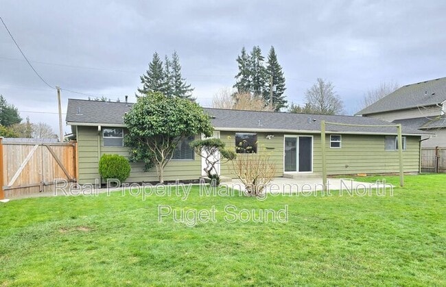 Building Photo - 8432 45th Dr NE