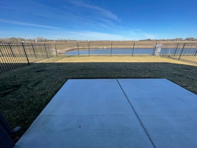 Building Photo - 16271/73 Ike Ct