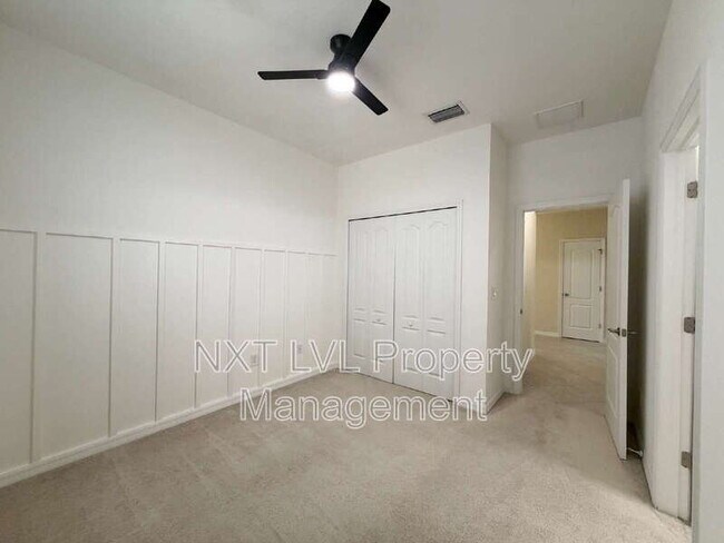Building Photo - 9453 River Otter Dr