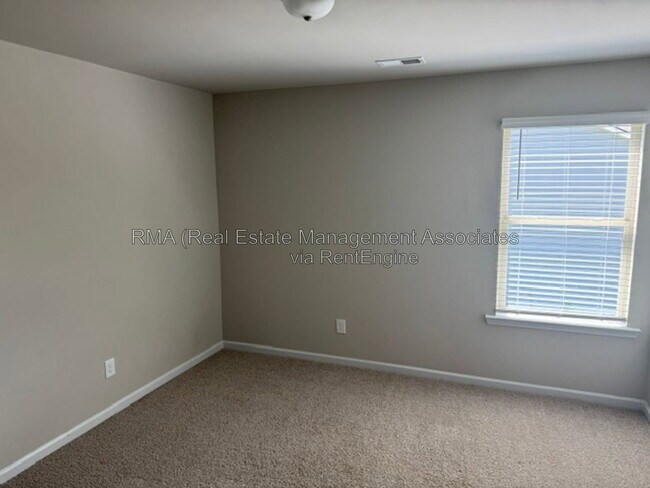 Building Photo - 1156 Burgundy Dr