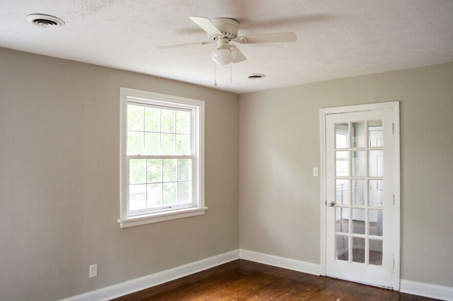 Building Photo - 4500 Eastover Ave