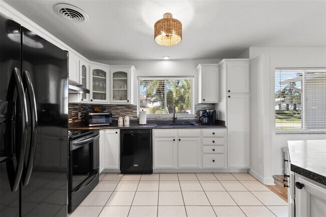 Building Photo - 3488 Shady Bluff Dr