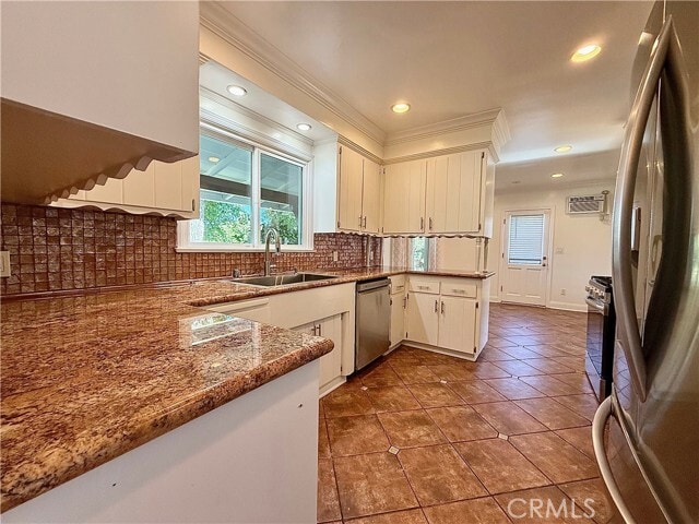 Building Photo - 22346 Burbank Blvd