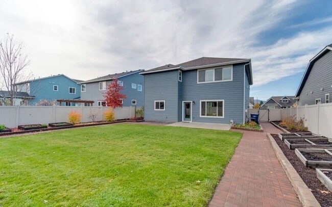 Building Photo - SINGLE FAMILY HOME IN THE FOX TAIL SUBDIVISION (APP#148)