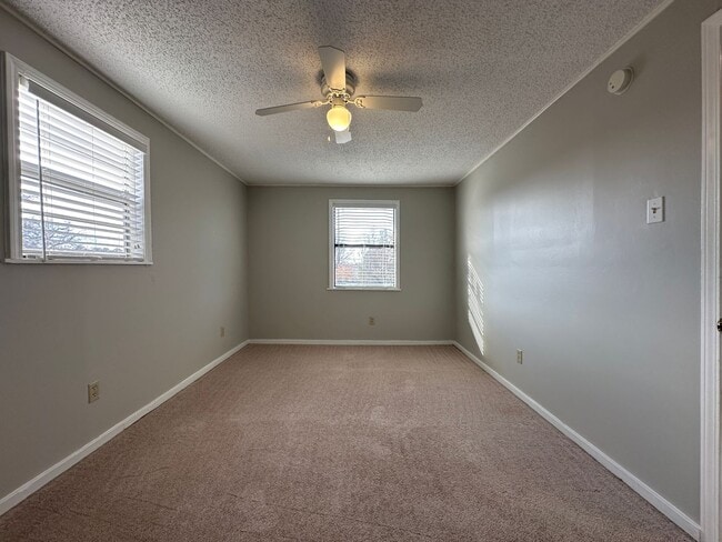 Building Photo - Beautiful 3 Bed / 2 Bath Two-Story Home