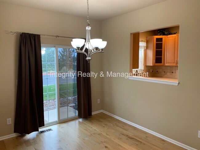 Building Photo - 552 Hanging Rock Pl