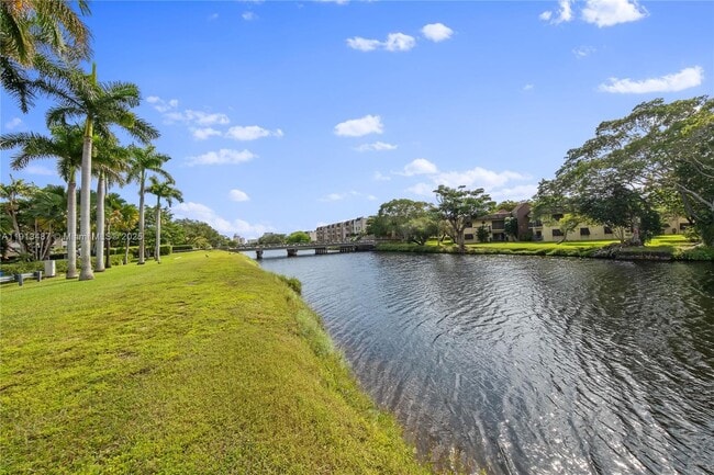 Building Photo - 7900 Camino Cir