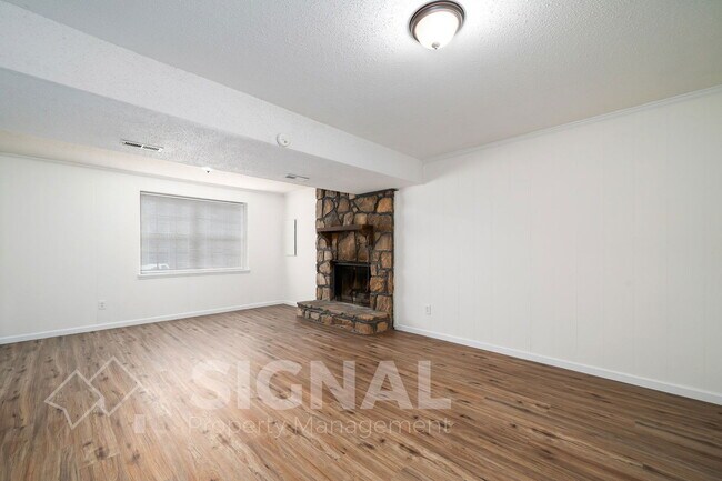 Building Photo - 1304 Shades Run Cir