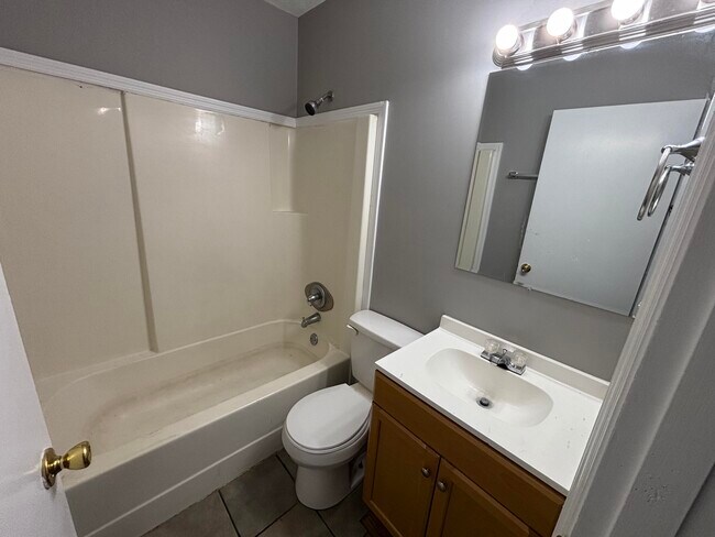 Building Photo - 1179 Tatesbrook Dr