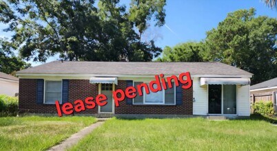 Building Photo - 1518 Greenbay Dr