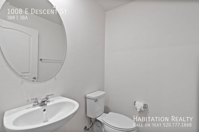 Building Photo - 1008 E Descent St