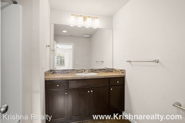 Building Photo - 3 br, 2.5 bath House - 10571 NE Park Ridge...