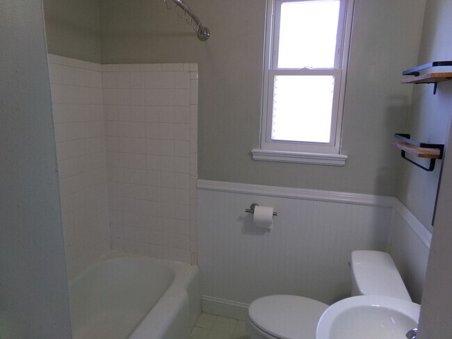 Building Photo - 2527 Miller Park Cir