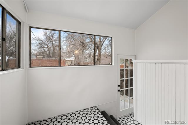Building Photo - 569 S Pearl St