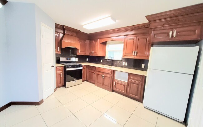 Building Photo - 18123 Flower Grove Ct