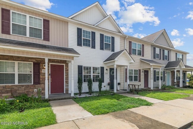 Building Photo - 2 Bed 2.5 Bath Townhome