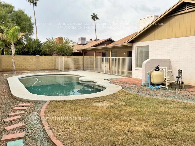 Building Photo - 1515 W Yukon Dr