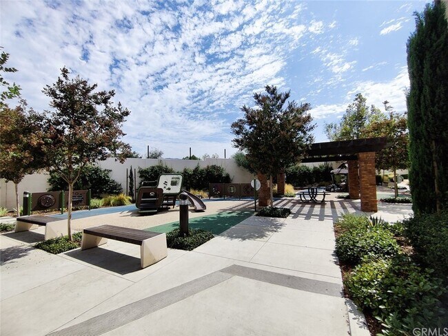 Building Photo - 537 W Foothill Blvd