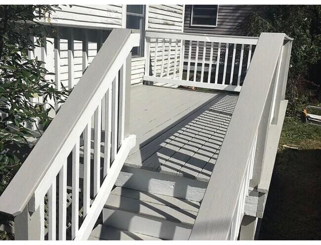 Building Photo - 87 Van Zandt Ave