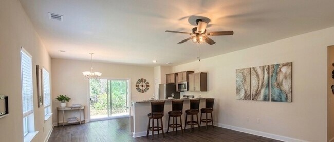 Building Photo - 1 Month Free — Applied as 50% Off Your First 2 Months - Ranch home quiet neighborhood in Hinesville